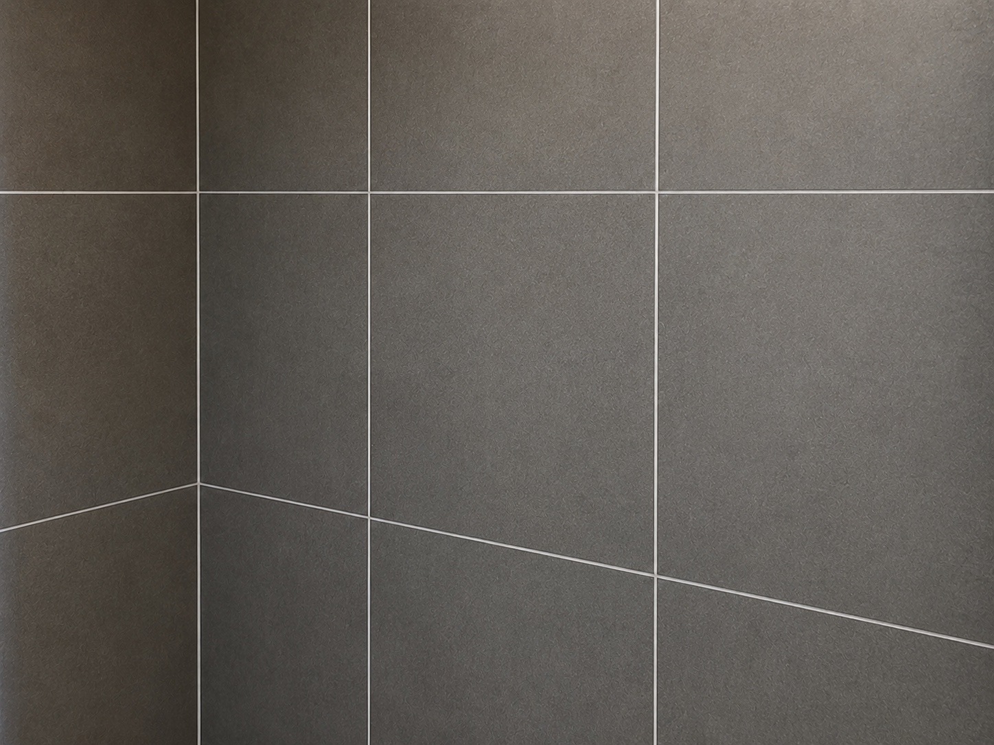 Bathroom wall tile clean after controlled scrubbing